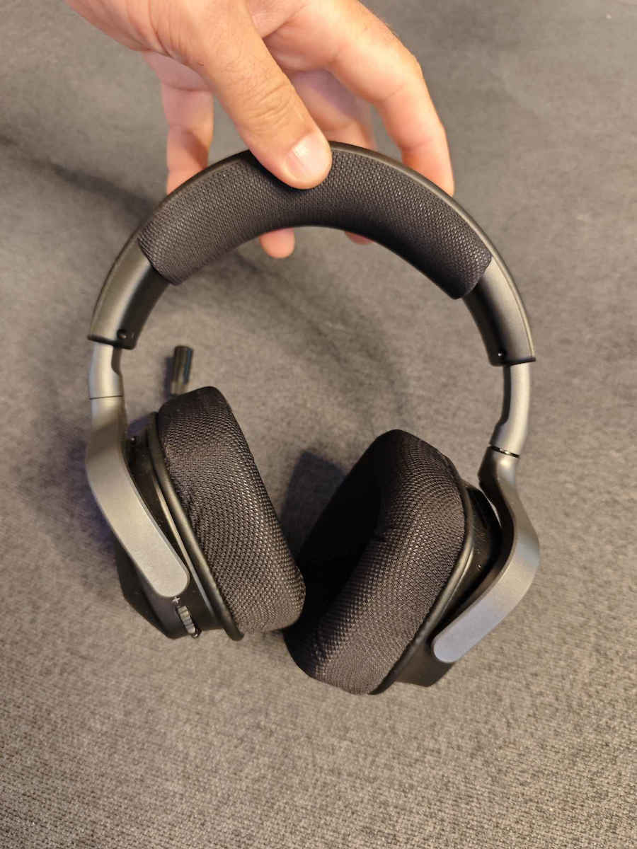 Corsair Void Max v2 Wireless Over Ear Gaming Headset with Bluetooth / USB Connectivity for Nintendo Switch / PC / PS4 / PS5