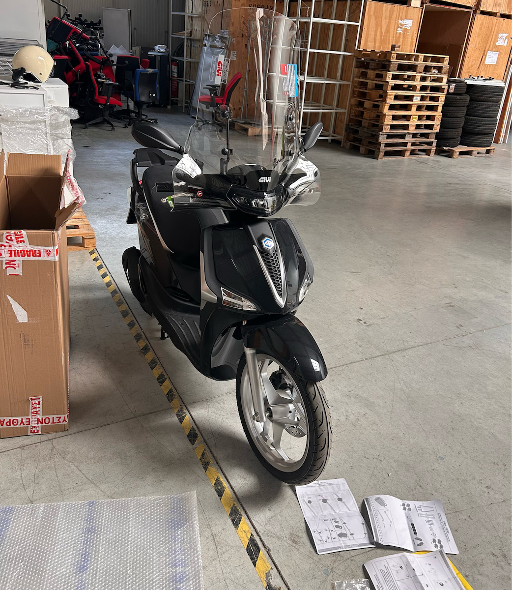 Givi Windshield Piaggio Liberty 50-125-150 25 Clear 5623a
