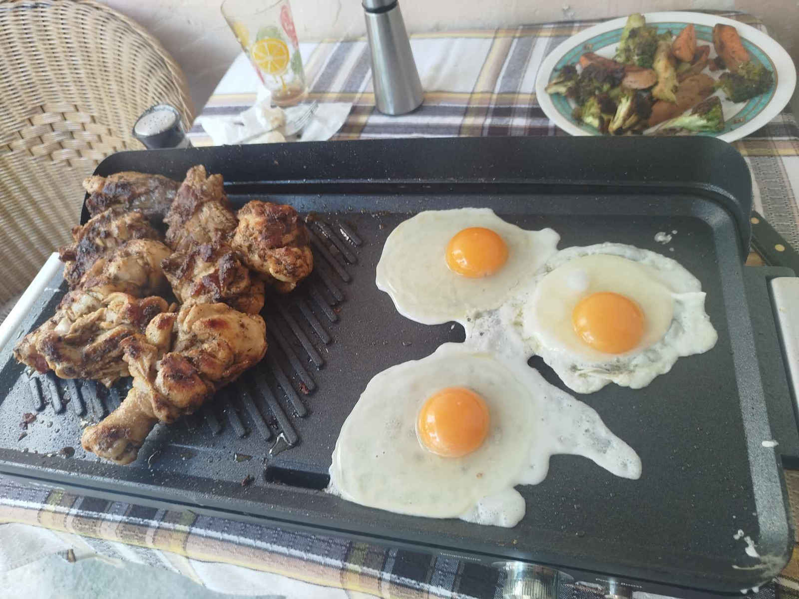 Gruppe LW 830 Tabletop Electric Grill Smooth and Ribbed Plate 1800W with Adjustable Thermostat 50.8cmx25.4cmcm