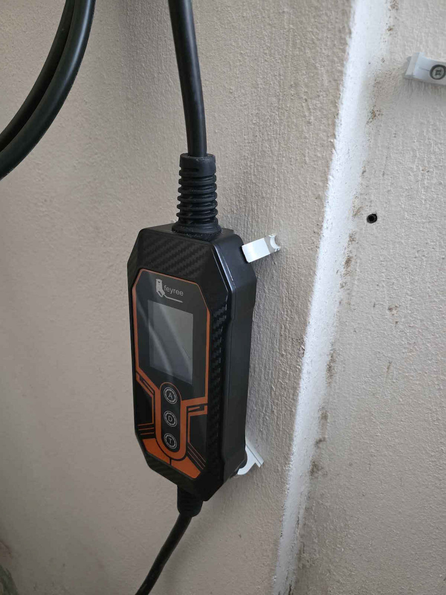 Feyree Lion King EV-K8 Portable Three-Phase 11kW Charging Station with Built-in Cable Type 2