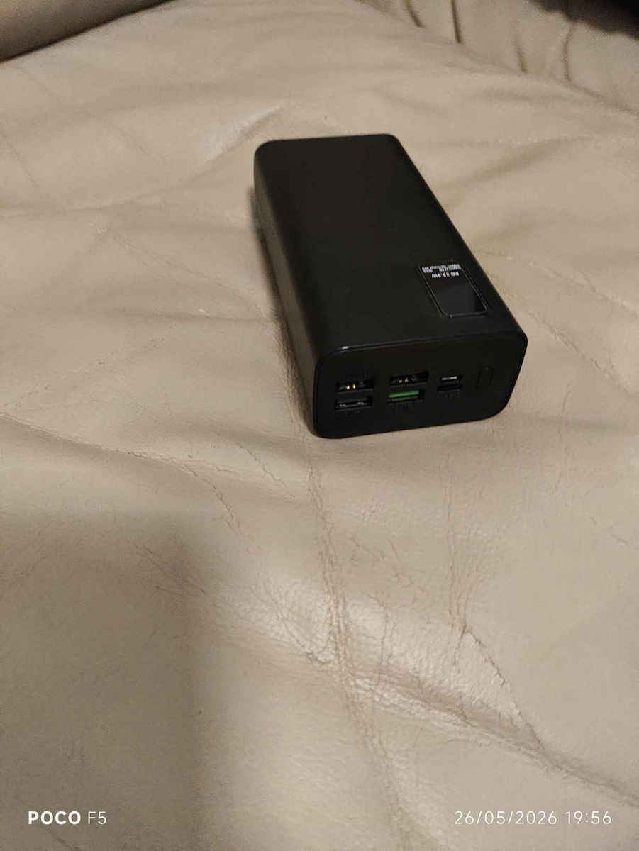 ET-Q8 Външна батерия 30000mAh 22.5W с 4 USB-A порта и USB-C порт със Захранване с висока мощност / Бързо зареждане, Черна