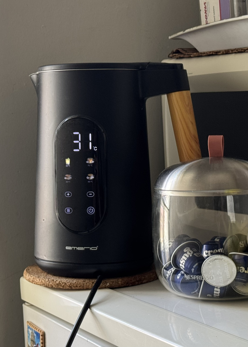 Emerio Електрическа Кана 1.7л 2200W Черна