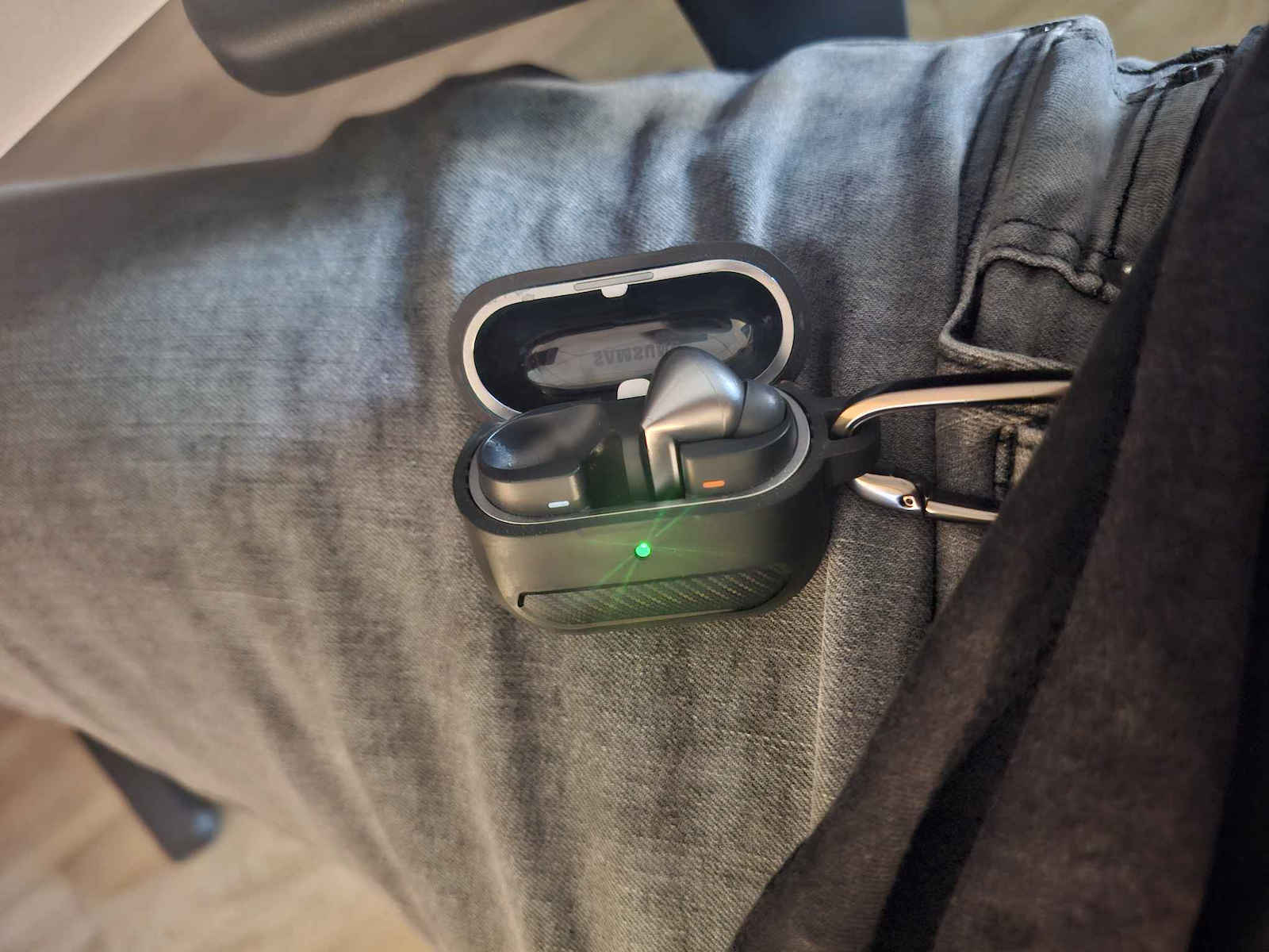 Spigen Rugged Armor Θήκη Σιλικόνης με Γάντζο σε Μαύρο χρώμα για Samsung Galaxy Buds 3 / 3 FE / 3 Pro