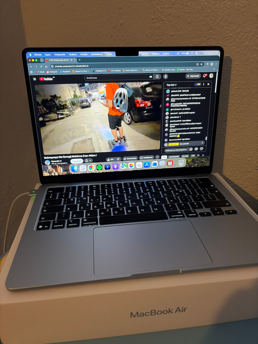 Apple MacBook Air 13.6" IPS Retina Display (M4-10-Core/16GB/256GB SSD/8-Core GPU) με Φορτιστή 30W Sky Blue (GR Keyboard)