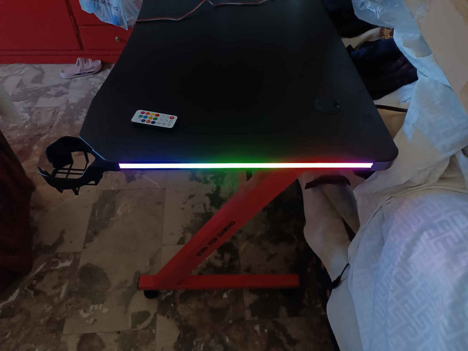 Геймърско Бюро Дървено Червено С Метални Крака И LED 120x60x75см