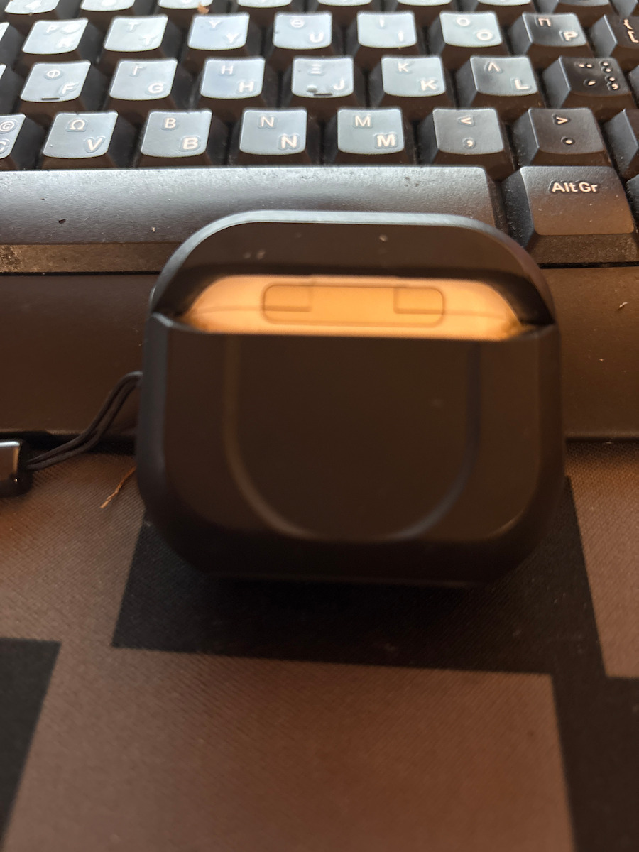 ESR Orbit Halolock Magsafe Hülle Silikon in Blau Farbe für Apple AirPods 4