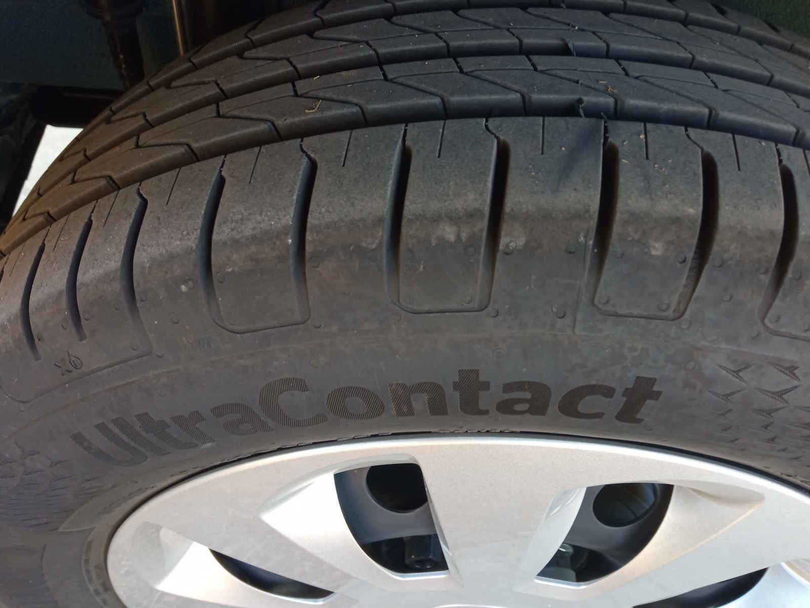 Continental UltraContact 175/65R14 82E-Commerce-Website Sommerreifen Reifen für Passagier Auto