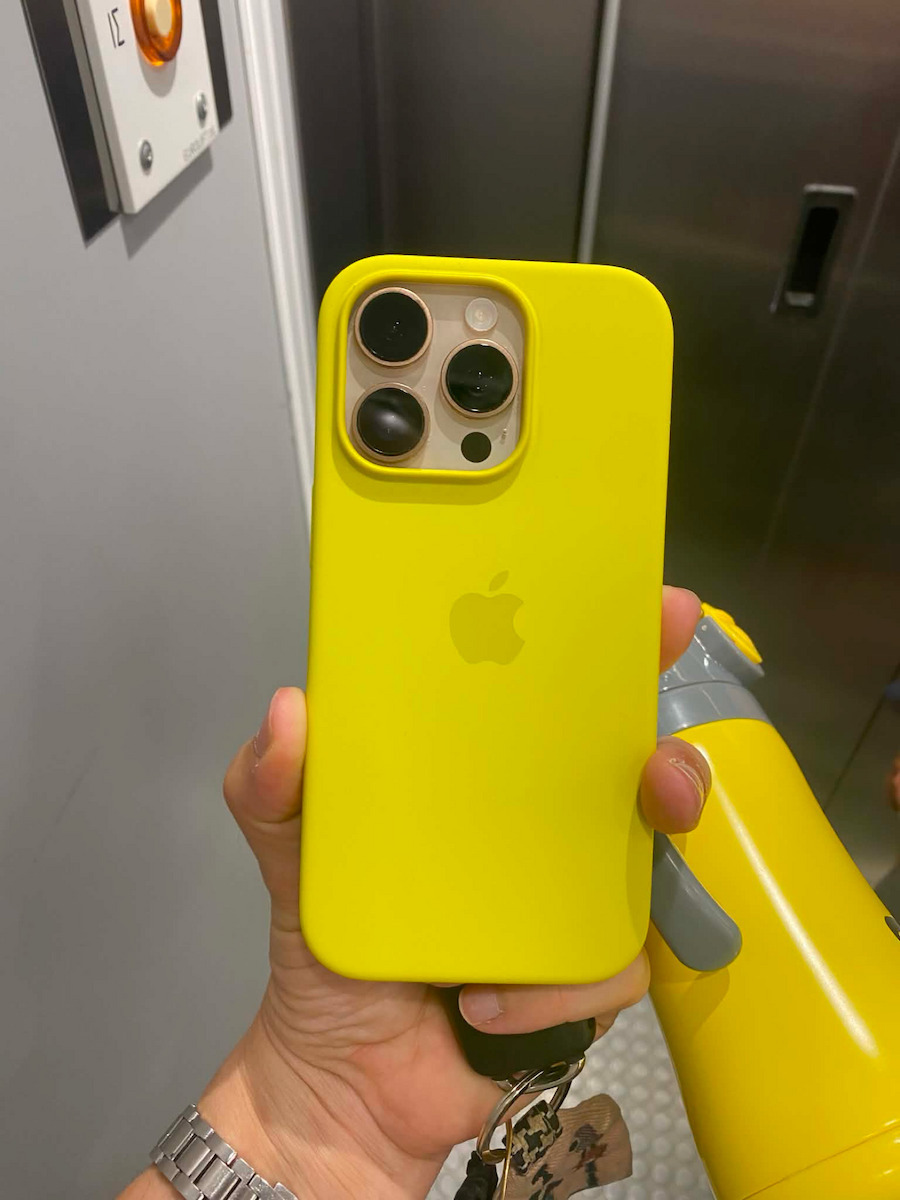 Apple Silicone Case with MagSafe Back Cover Σιλικόνης Φούξια (iPhone 16 Pro)