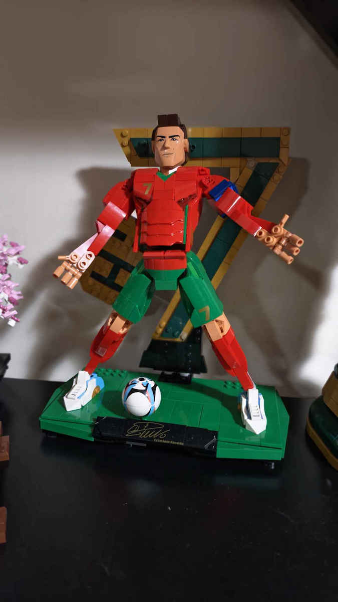 LEGO Editions Cristiano Ronaldo - Soccer Highlights За 12+ Години 854 Бройки