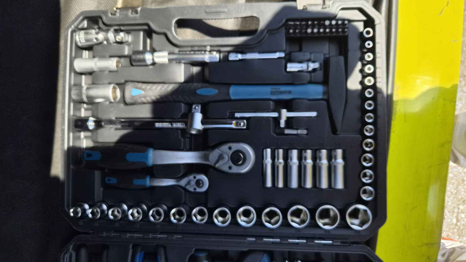 Bormann Pro BHT5160 Werkzeugkoffer mit 81 Werkzeugen