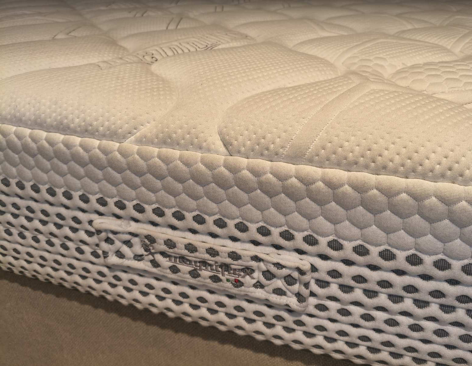 Magniflex Massaggio Deluxe Υπέρδιπλο Ανατομικό Στρώμα Memory Foam 160x200cm