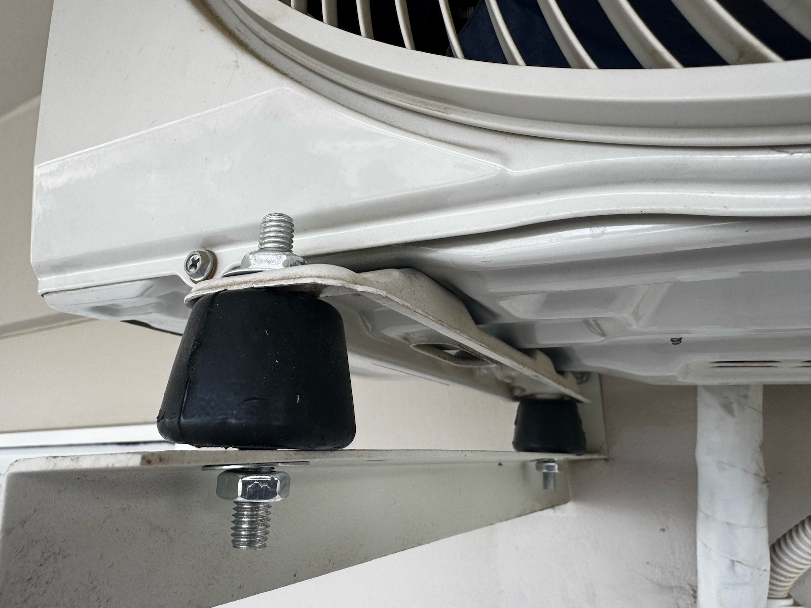 Anti-Vibration Air Conditioner Wall Brackets ACP403UN 4pcs