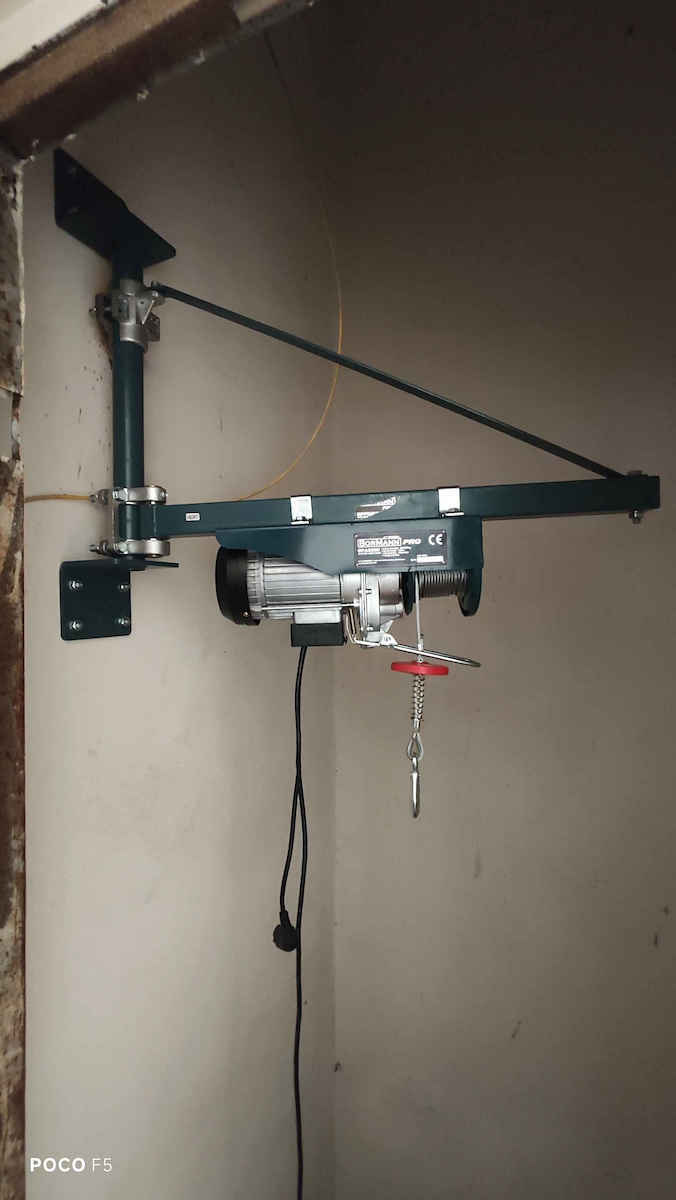 Bormann Electric Hoist BPA6000 for Weight Load up to 300kg Red