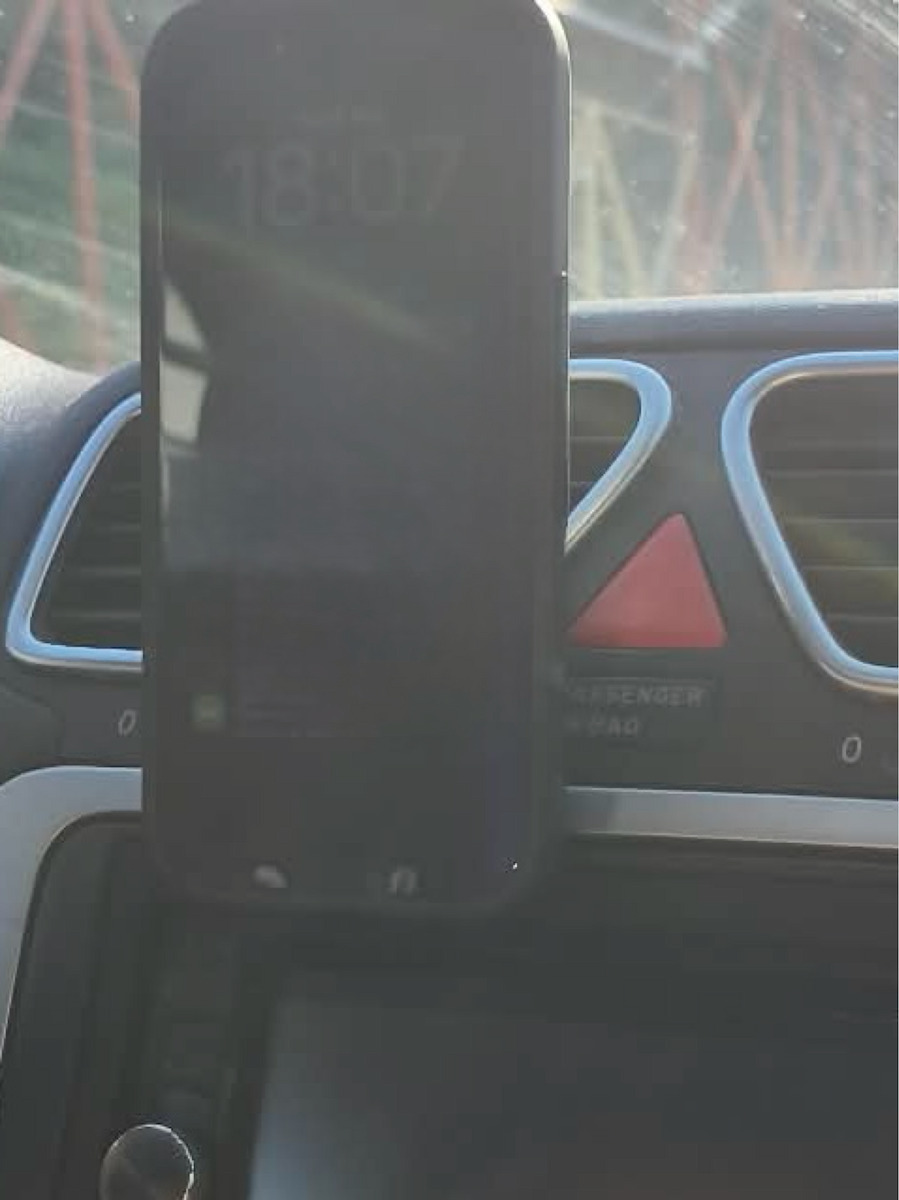 Belkin Car Mobile Mount with MagSafe Magnet & Wireless Charging 10W Without Charging Adapter