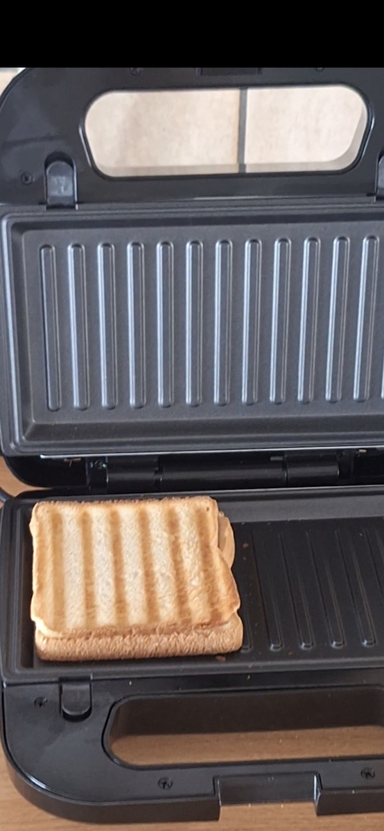 IQ Sandwich Maker with Removable Plates for 2 Sandwiches 750W Inox