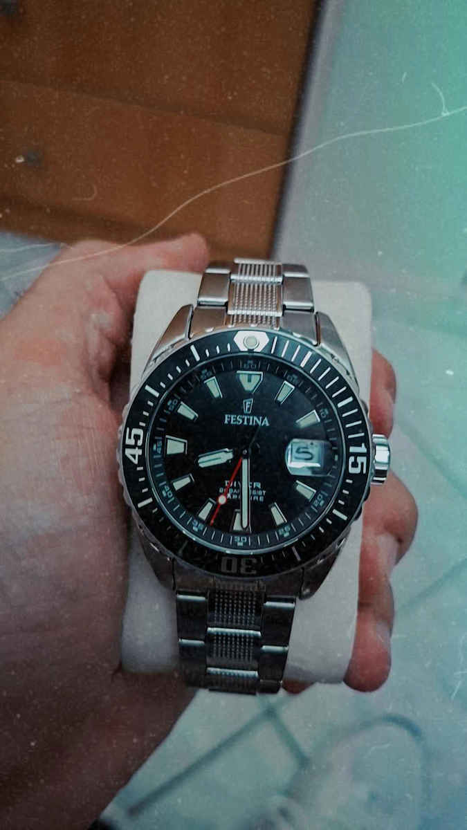 Festina Diver Herrenuhr 42mm Batterie mit Silber Metallarmband