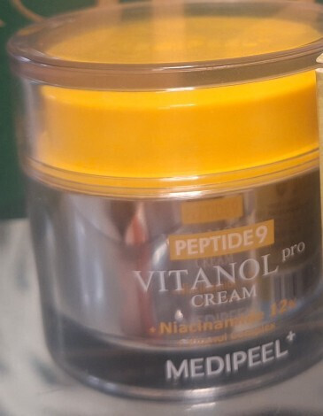 Medi Peel Peptide 9 Vitanol Pro Анти-ейдж Крем за Лице Против Пигментни Петна с Ниацинамид и Пептиди 50гр