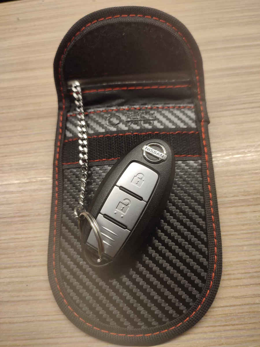 Tech-protect Klr100 Rfid Anti-theft Case Black Red Red