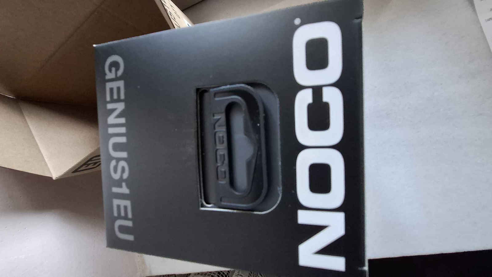 Noco Genius1 Зарядно устройство и поддържане на батерия за автомобил и мотоциклет 6/12V