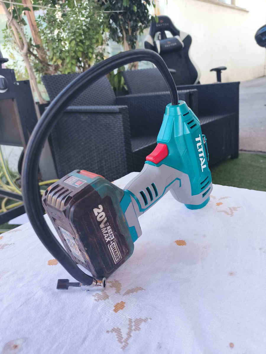 Total Car Tire Pump 150PSI Rechargeable Without Battery 20V