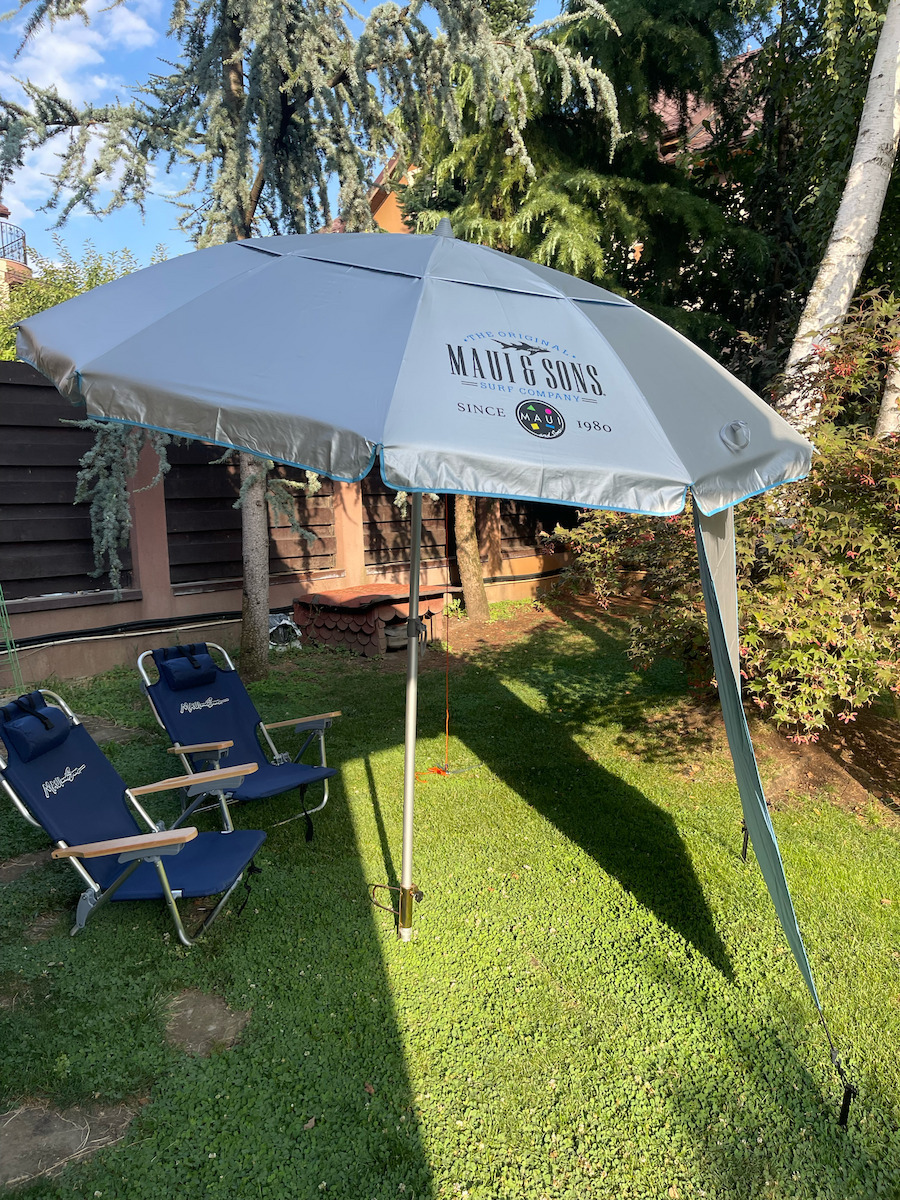 Maui & Sons Folding Aluminum Beach Umbrella Diameter 2.2m with Sunshade UV Protection and Air Vent Royal Blue