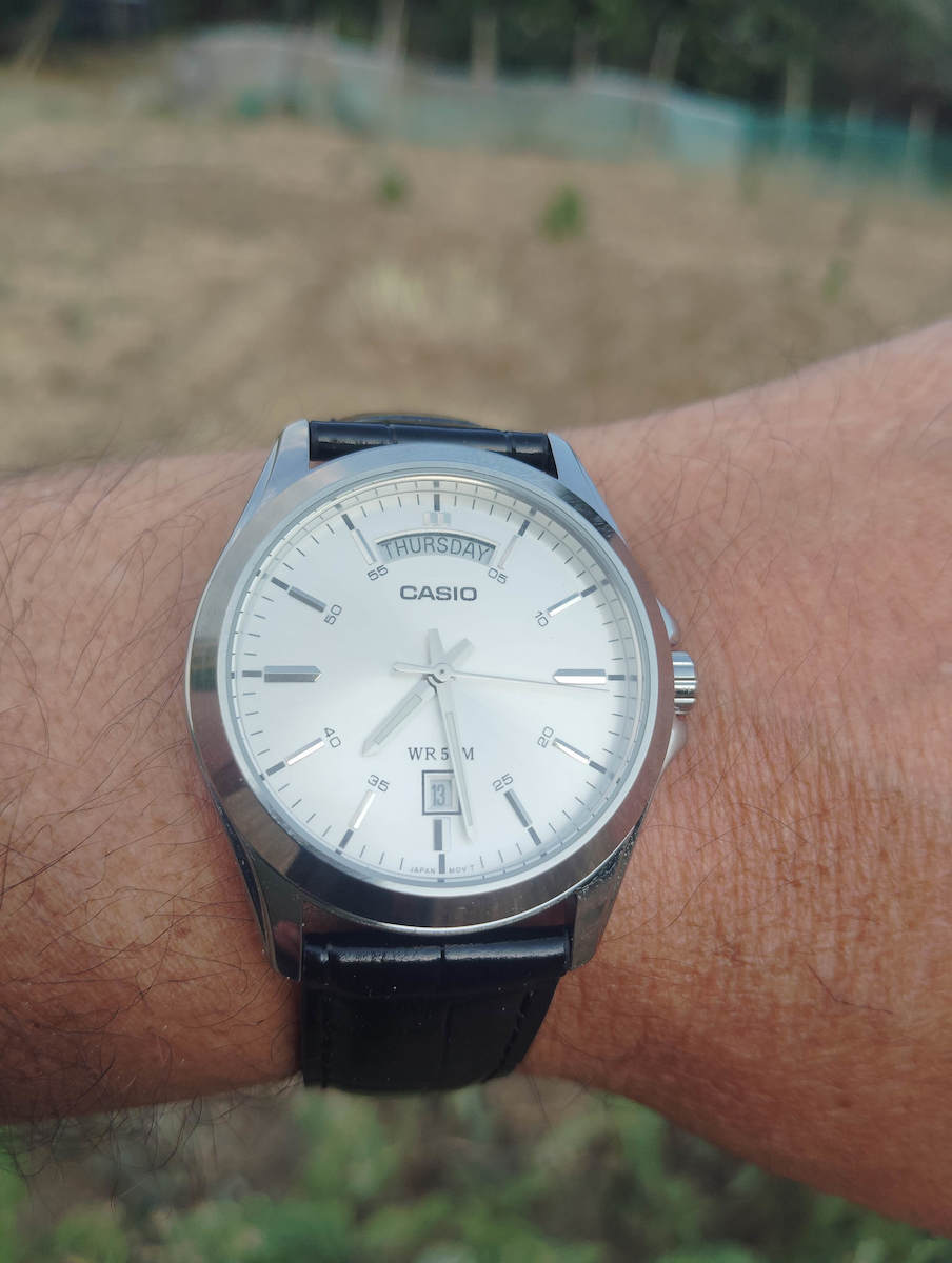 Casio Day Date Ανδρικό Ρολόι 39.8mm Μπαταρίας με Μαύρο Δερμάτινο Λουράκι