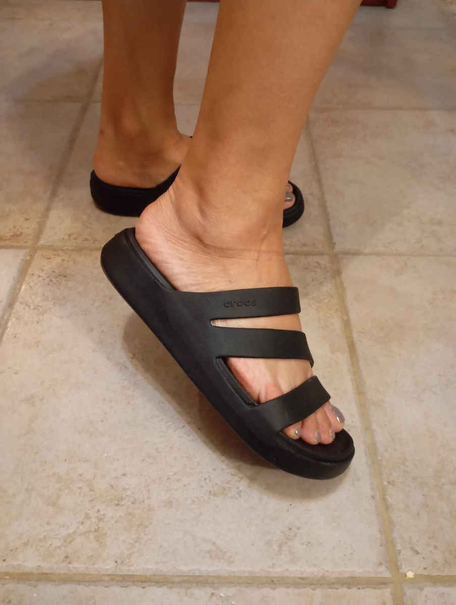 Strappy Flip-Flops in Sandal Style in Beige Colour