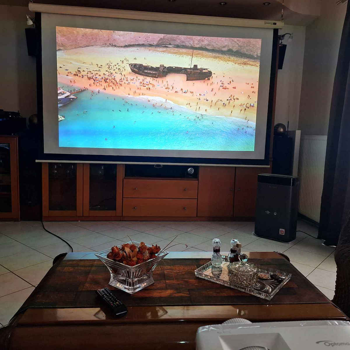 Optoma UHZ66 E9PD7LD01EZ2 3D Projector DLP (DMD) 4K Ultra HD Laser with Built-in Speakers White