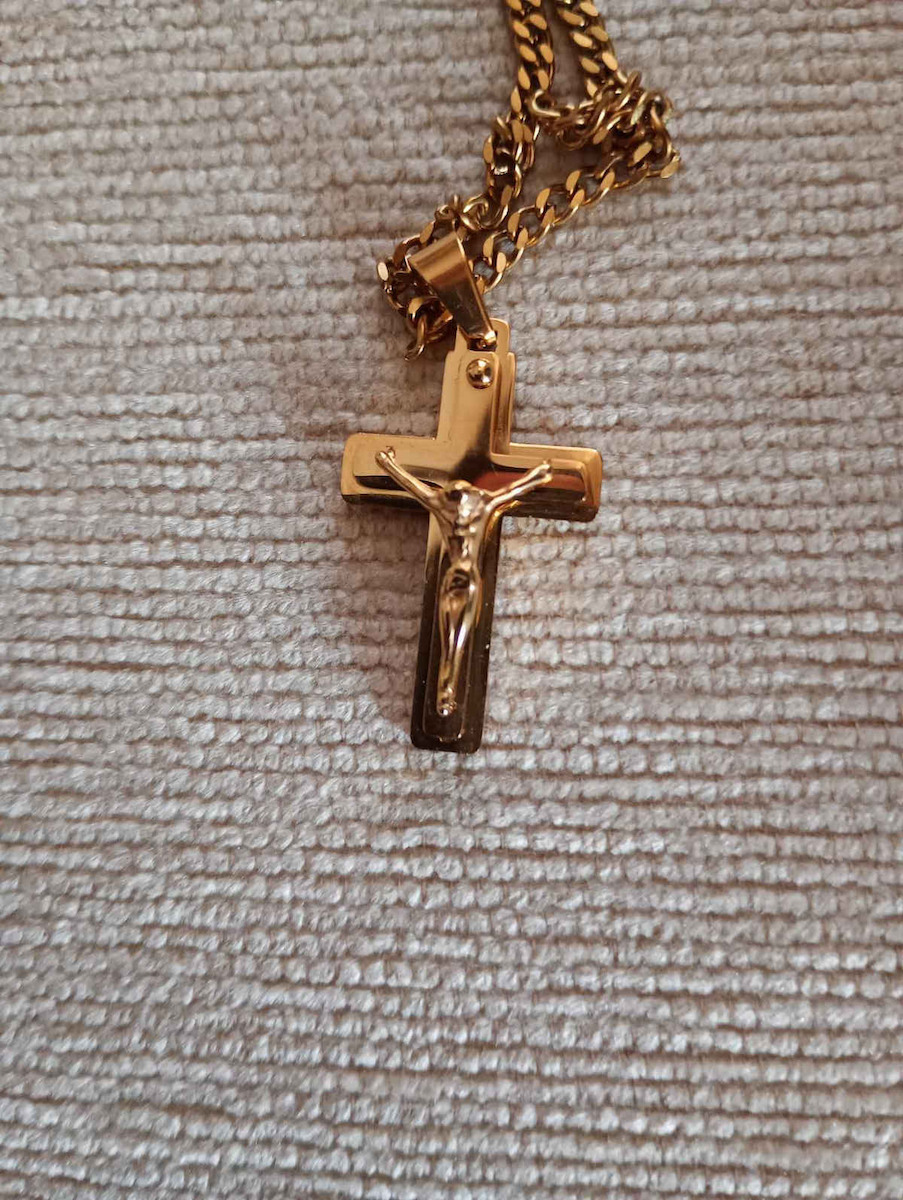 Oxzen Crucifix Bărbătesc cu Hristos Răstignit din Oțel Placat cu Aur cu Lanț