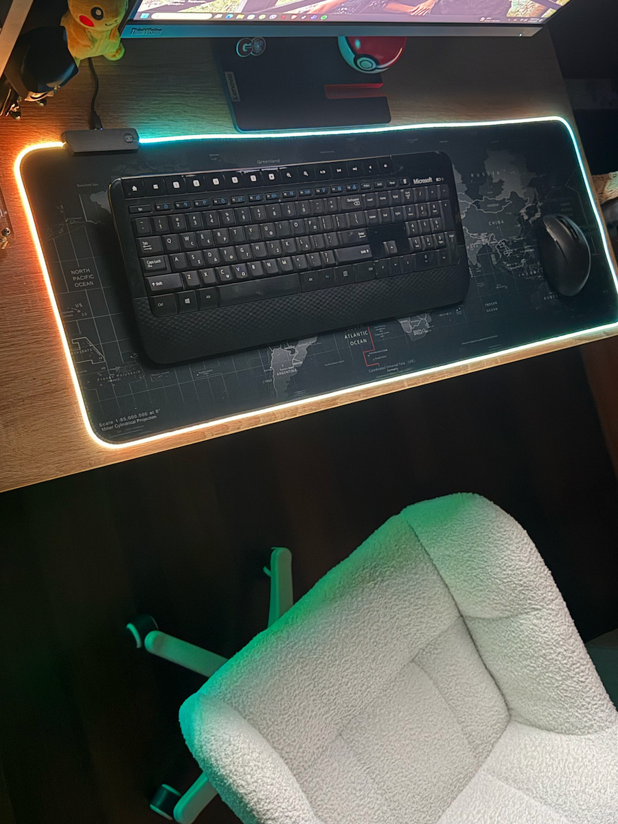 Padea Pentru Mouse Gaming Design Hartă Mondială XXL (800mm) Cu Iluminare RGB Prin USB Neagră ED272
