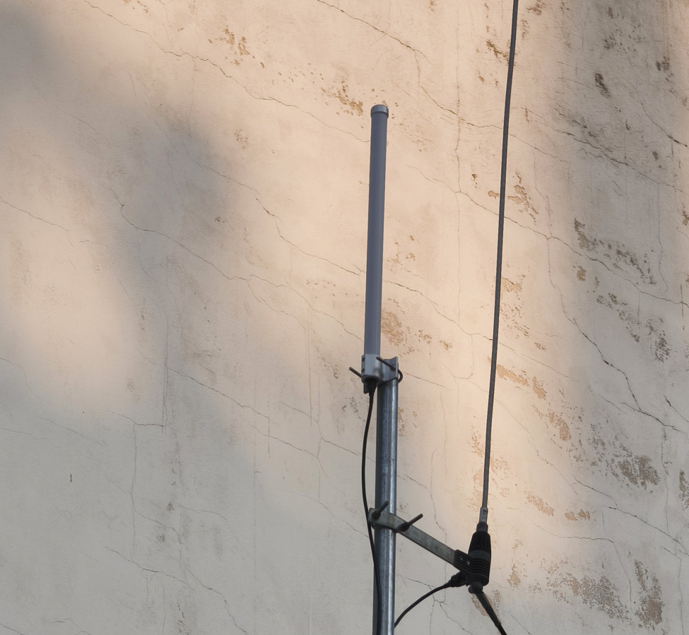 MikroTik 868 Многопосочна Стайна WiFi Антена 6.5dBi с Тип Свързване SMA