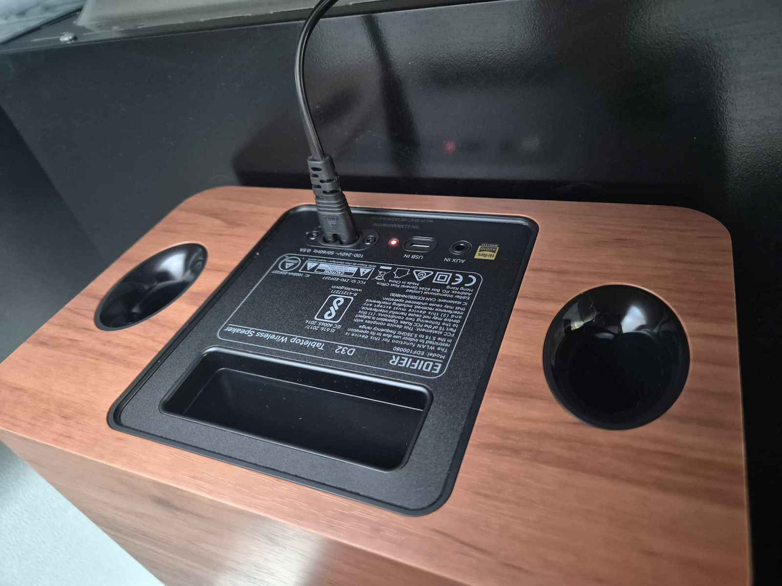 Edifier D32 Ηχείο Bluetooth 60W με Διάρκεια Μπαταρίας έως 12 ώρες Λευκό