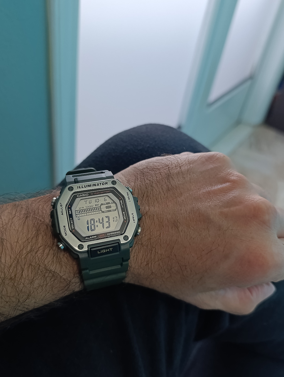 Дигитален Мъжки Часовник 47mm На Батерия с Черна Каучукова Каишка