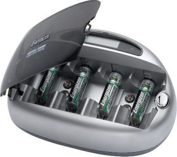 Energizer Ladegerät 4 Batterien Ni-MH Größe AA/AAA/9V/D