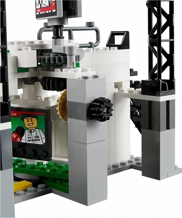 LEGO Speed Champions Mercedes AMG Petronas Formula One Team pentru