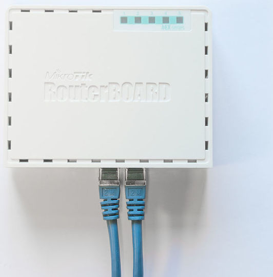 MikroTik hEX RB750Gr3 Router mit 5 Anschlüssen Gigabit Ethernet