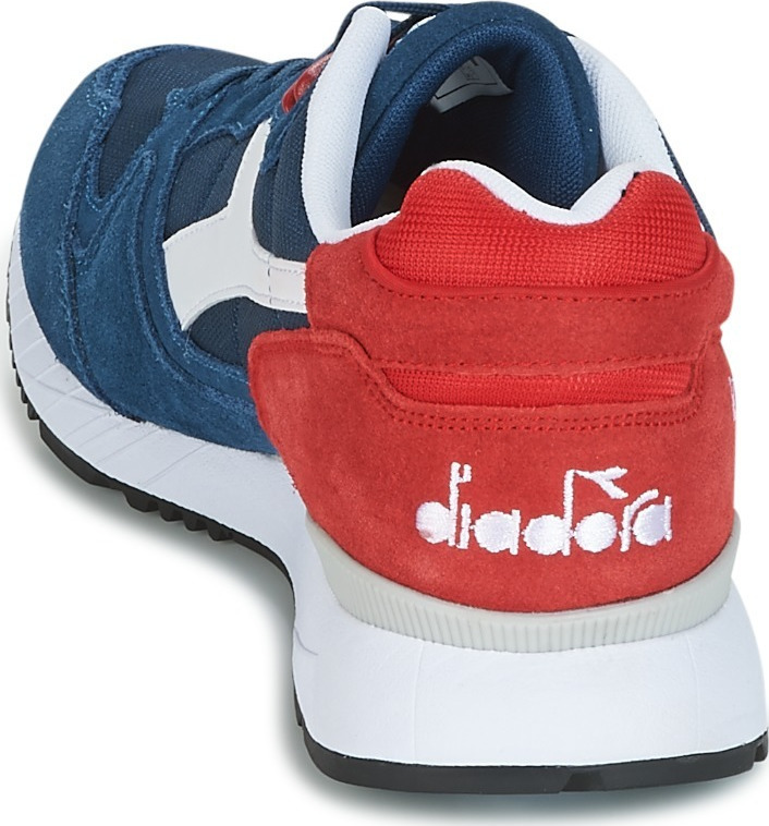 diadora v700