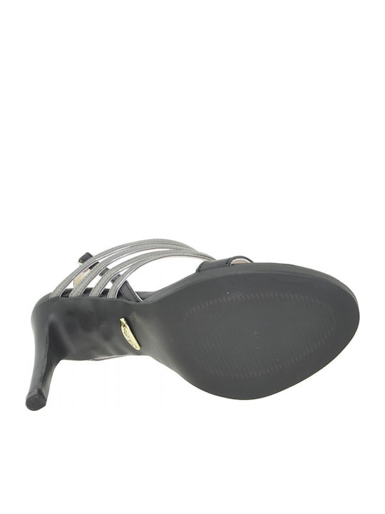 Sandalen aus Lackleder Silber