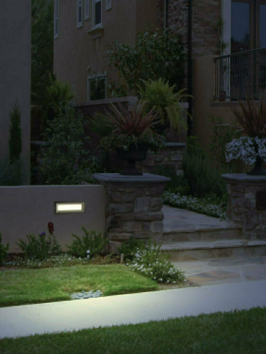 Sun Light Επιτοίχια Εξωτερική Πλαφονιέρα LED IP65 12.5W 9.8x25εκ.
