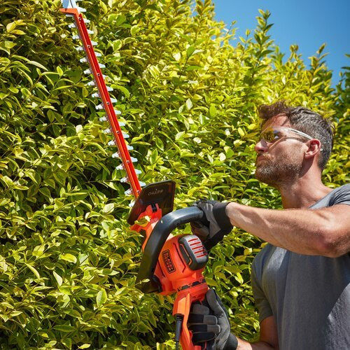 Black & Decker BEHTS551-QS Electric Hedge Trimmer 650W with Blade 60cm BEHTS551