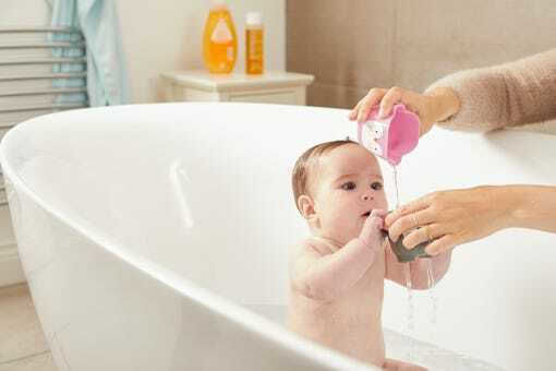 Tommee Tippee Splashtime Stack 'n' Pour Badespielzeug für 6++ Monate 491013