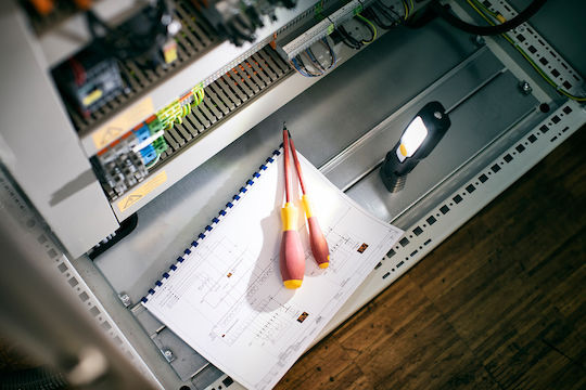 Brennenstuhl Battery Workshop Light LED IP20 Dual Function with Brightness up to 250lm HL 200 A