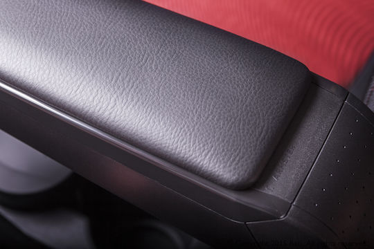 Rati Armster S Car PU Armrest for Volkswagen Polo 2001-2009 Black