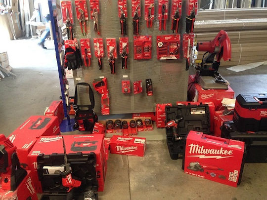 Milwaukee M12 HV-0 Rechargeable Handheld Vacuum 12V without Battery and Charger Red