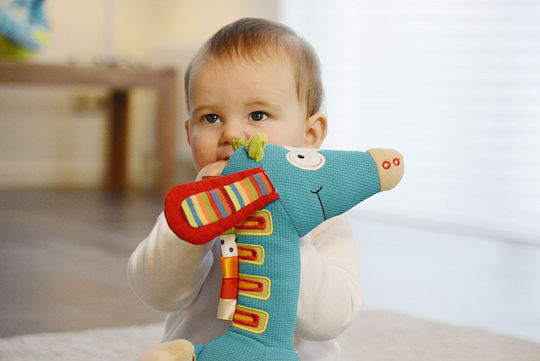 Dolce Животинче Giraffe с музика за 0++ месеца