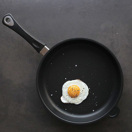 AMT Gastroguss Pan made of Aluminum with Non-Stick Coating 32cm