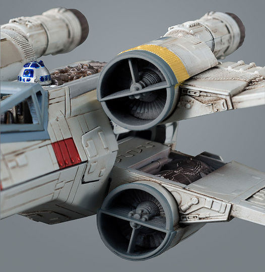 Revell Star Wars: X-Wing Starfighter Modeling Figure Airplane Red in Scale 1:72 with Glue and Paints 10cm.