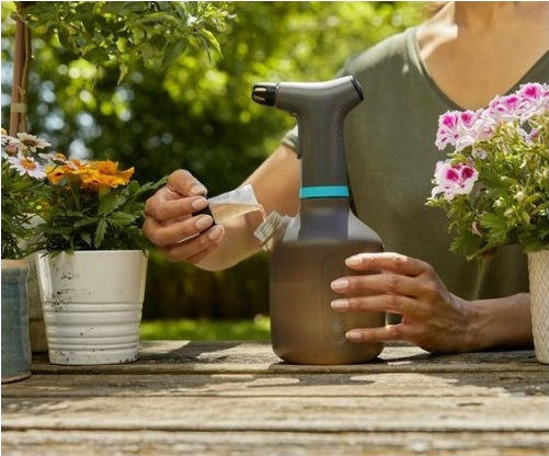 Gardena EasyPump Pre-Pressurized Black Household Sprayer 1000ml
