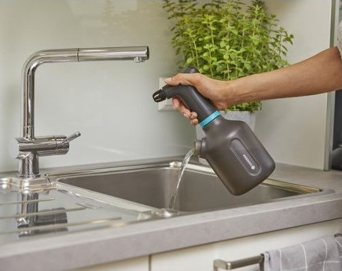 Gardena EasyPump Pre-Pressurized Black Household Sprayer 1000ml