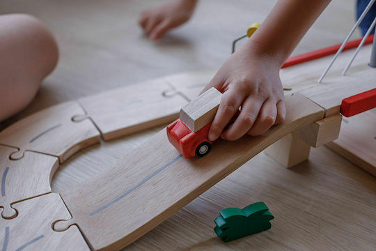 Plan Toys Plan Toys Spielzeugautos & Rennstrecken Straßenset mit Zubehör für 3+ Jahre